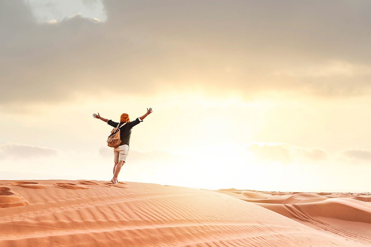 3lunas hombre desierto 1.jpg