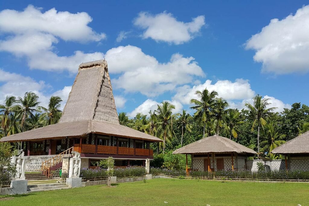 3 lunas viajes sumba rumah budaya sumba